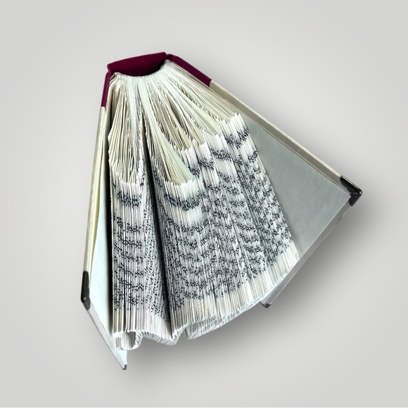 𝑯𝒂𝒏𝒅𝒎𝒂𝒅𝒆 “Nana” Book Folding 🎁 - Picture 8 of 14